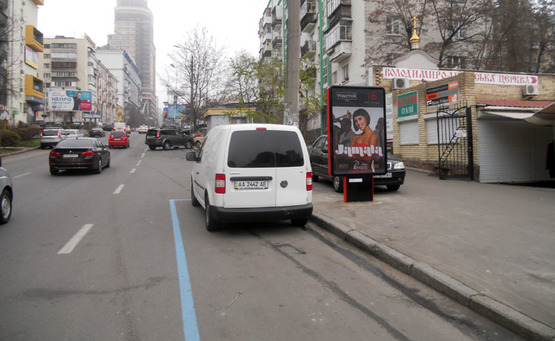 Фото рекламної площини за адресою Вул. Володимиро-Либідська (навпроти Будинку 16)