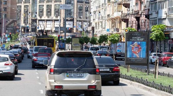 Фото рекламной плоскости по адресу Бассейная ул. разделитель (1)