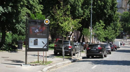 Фото рекламной плоскости по адресу Прорезная ул., напротив д.№8