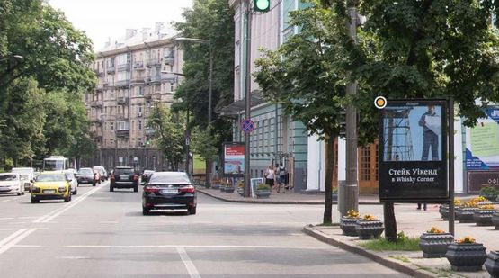 Фото рекламної площини за адресою Михаила Грушевского ул. 28/2