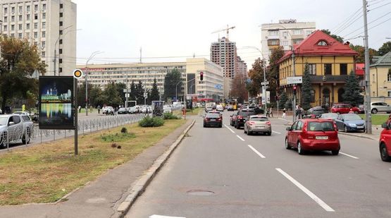 Фото рекламной плоскости по адресу Генерала Алмазова ул. разделитель, к бул.Леси Украинки