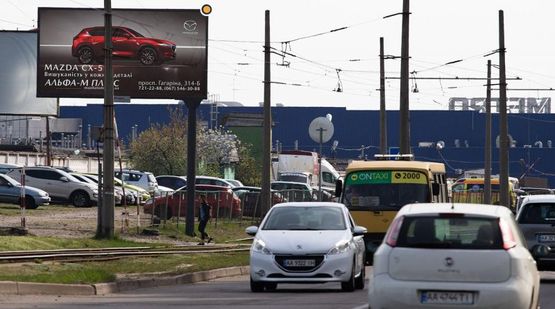 Фото рекламної площини за адресою Закревского ул.,напротив д.№67, возле МЕТРО