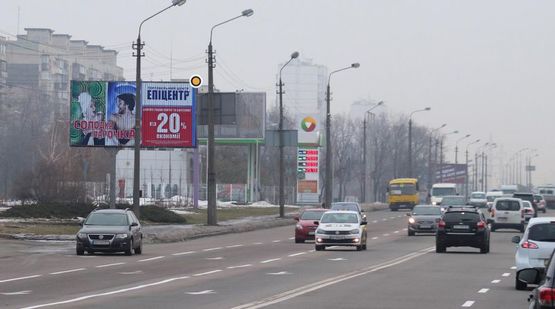 Фото рекламної площини за адресою Братиславская ул. 42, возле АЗС, Внимание!!!Размер 3,165м * 6,225м !!!