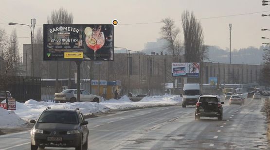 Фото рекламної площини за адресою Березняковская ул. 17