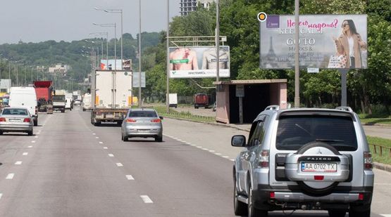 Фото рекламной плоскости по адресу Столичное шоссе, остановка "Цементный завод",в Киев