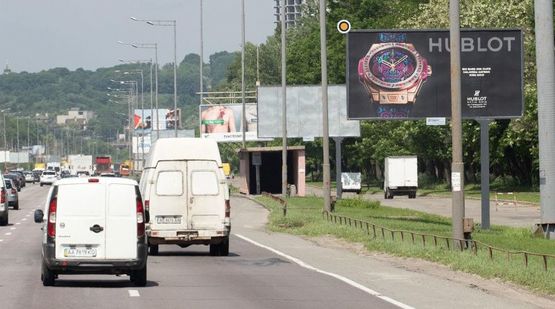 Фото рекламной плоскости по адресу Столичное шоссе, 530м от АЗС АМІС, в Киев
