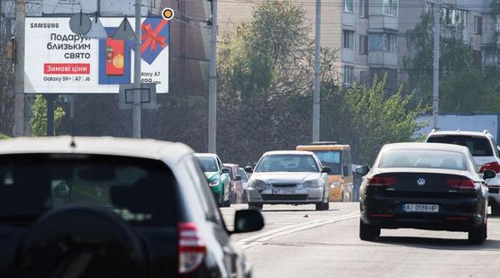 Фото рекламной плоскости по адресу Полярная ул., 8Г, напротив ТЦ "Полярный"
