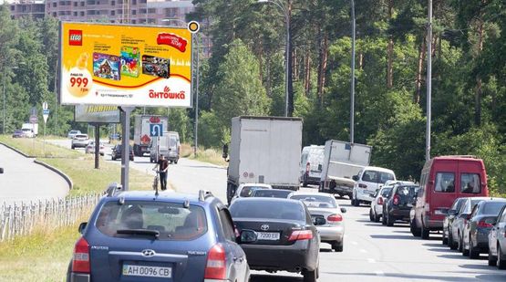 Фото рекламной плоскости по адресу Старобориспольская ул., разделитель, в сторону м. Красный хутор