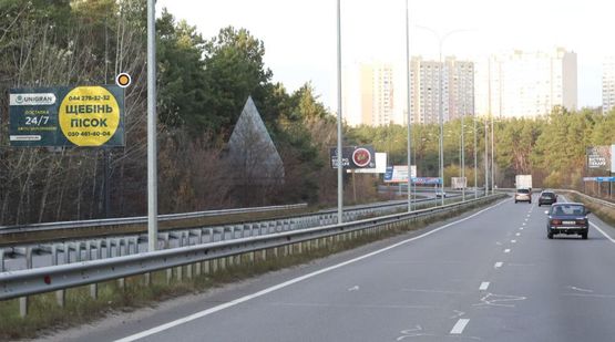 Фото рекламної площини за адресою Богатырская ул., в сторону Новых Петровцов