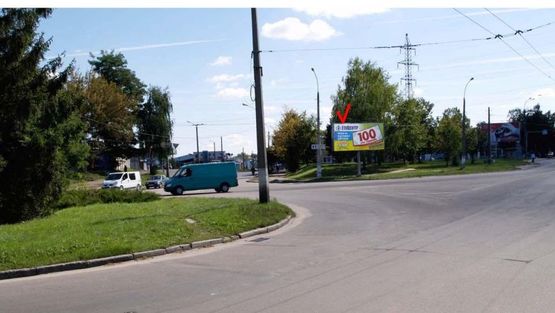 Фото рекламной плоскости по адресу Козацкая ул. / Любеческая ул., автосалон Тойота