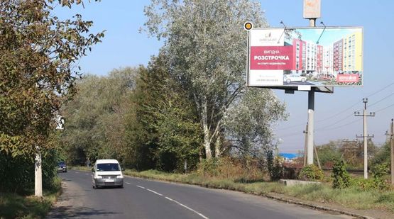 Фото рекламной плоскости по адресу Галицкий Шлях  ул, 54, возле АЗС, из центра