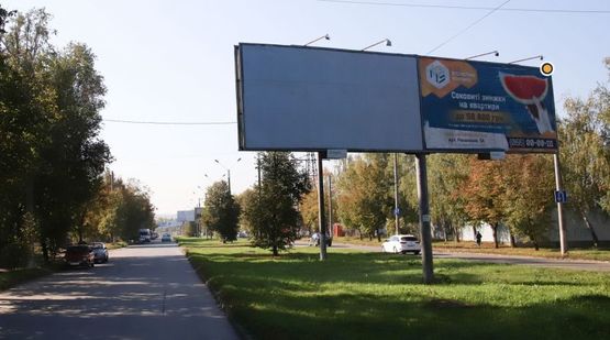 Фото рекламной плоскости по адресу Калиновская ул, к рынку, правый