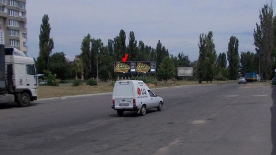 Фото рекламної площини за адресою Сенявина пр., из центра, левый !!! Размер 2960х5960 мм !!!