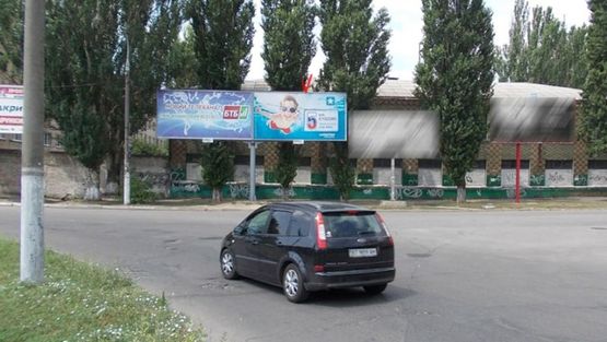 Фото рекламної площини за адресою 40 лет Октября ул. / Кременчуцкая ул., правый
