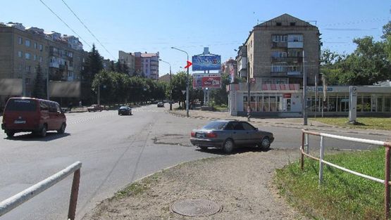 Фото рекламной плоскости по адресу Галицкая ул, 105, тр магистраль, магазины, к центру, верхняя
