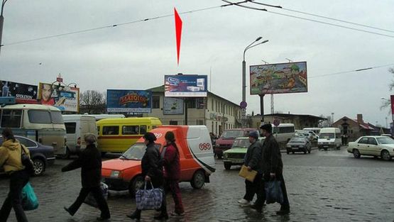 Фото рекламной плоскости по адресу Привокзальная пл,  перед ПТО, на площадь, стоянку тарнспорта, на ул Гаркуши