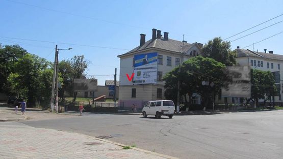 Фото рекламной плоскости по адресу Привокзальная пл,  торец Вокзала на ул Вовчинецкую, нижний