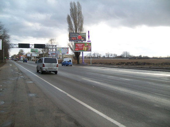 Фото рекламной плоскости по адресу Кольцевая дорога, выезд из рынка "Столичный"( светофор,остановка)(нижняя пл.)