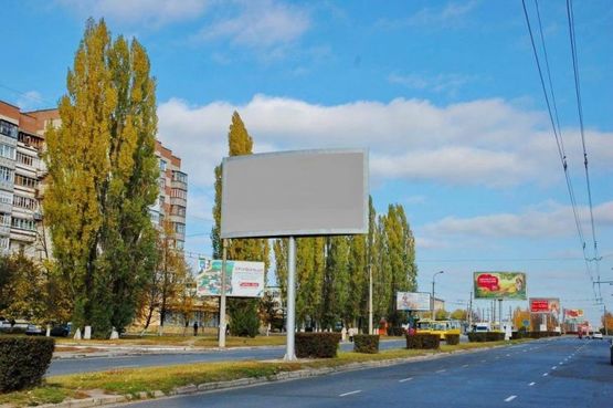 Фото рекламной плоскости по адресу пр.-т.Соборності,4 (розділова смуга) від Там Таму