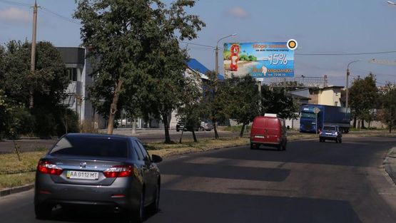 Фото рекламной плоскости по адресу Карпенка-Карого ул., разделитель, АЗС Мавекс, в центр