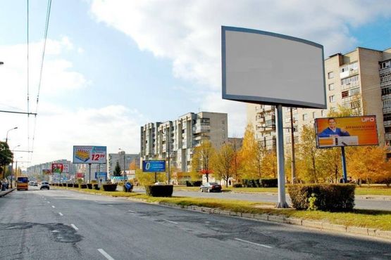 Фото рекламной плоскости по адресу пр.-т.Соборності,4 (розділова смуга) до Там Таму