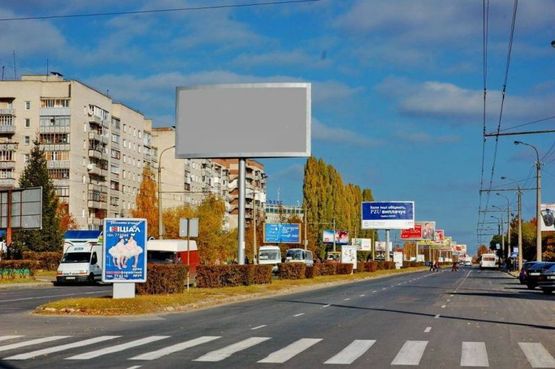 Фото рекламной плоскости по адресу пр.-т.Соборності,11 (розділова смуга) від Там Таму