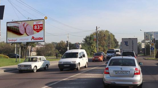 Фото рекламной плоскости по адресу Хмельницкого Б. ул. 275, из центра !!! Размер 5860х2860 мм !!!