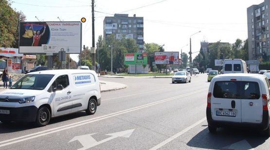 Фото рекламной плоскости по адресу Пасечная ул. / Медовой Печеры ул., из центра