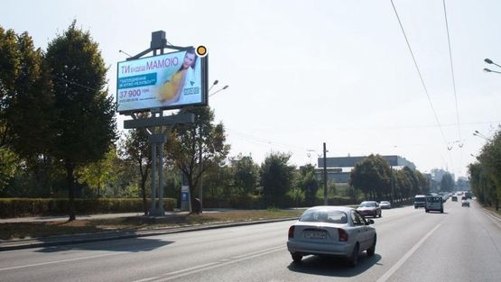 Фото рекламной плоскости по адресу Стрыйская ул / Персенкивка ул, возле АЗС, из центра