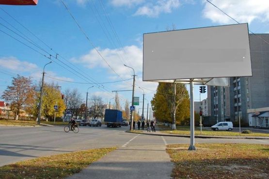 Фото рекламной плоскости по адресу вул.Гордіюка,35 на перехресті