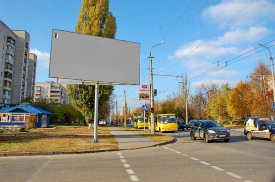 Фото рекламної площини за адресою вул.Гордіюка,35 на перехресті