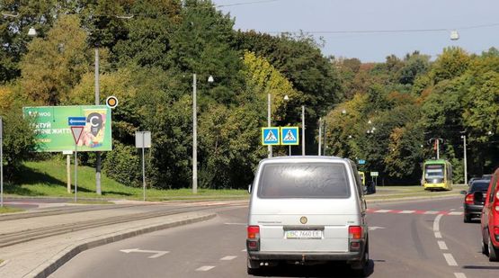 Фото рекламной плоскости по адресу Червоной Калины пр. (250 м. до перекрестка с ул. Стуса) маг.Команчеро