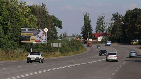 Фото рекламної площини за адресою Киевская трасса в сторону города, отель Древний Град