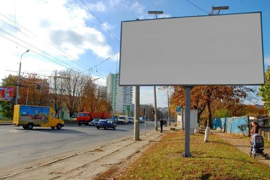 Фото рекламной плоскости по адресу вул.Рівненська 17  до Київського майдану