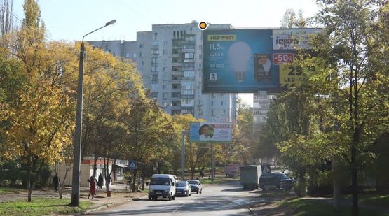 Фото рекламної площини за адресою Ильфа и Петрова ул. 27-а, напротив