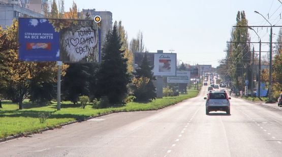 Фото рекламної площини за адресою Маршала Жукова пр. 77, разделитель