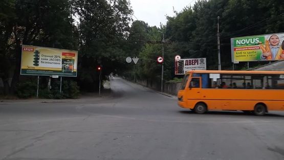Фото рекламной плоскости по адресу Галицкая ул / Крушельницкой ул / Збаражская ул, из центра