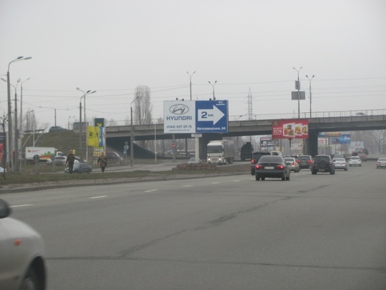 Фото рекламної площини за адресою Богатырская ул., на разделителе, въезд с Вышгорода (завод "Оболонь")