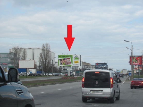 Фото рекламной плоскости по адресу Богатырская ул., на разделителе, выезд из города (завод "Оболонь")