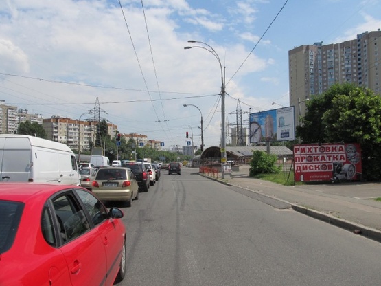 Фото рекламної площини за адресою Правды просп. - Свободы просп., (Паб "Кактус", салон "Глбус", клиника "Меднайс"), в направ. ул. Автозаводской