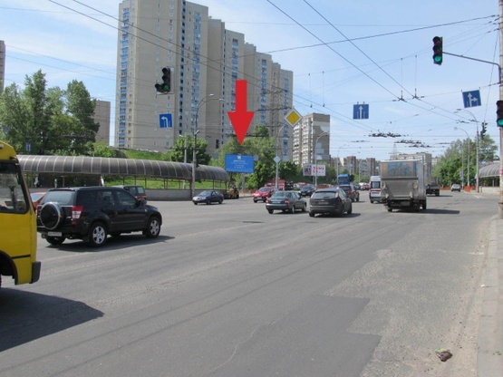 Фото рекламної площини за адресою Правды просп. - Свободы просп., (Паб "Кактус", салон "Глбус", клиника "Меднайс"), в направ. Кольцевой дороги