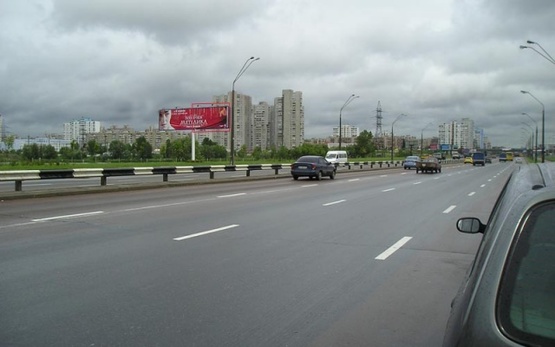 Фото рекламной плоскости по адресу Бажана Н. просп., ст. м. Позняки (ОщадБанк, Церковь Петра и Павла, в направлении Бориспольского шоссе), правый