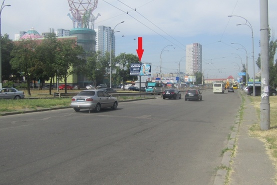 Фото рекламної площини за адресою Малиновского ул., 24/10, (станция метро Оболонь, "Велика Кишеня", ТРЦ" Дрим Таун"), в напр. Оболонского просп.