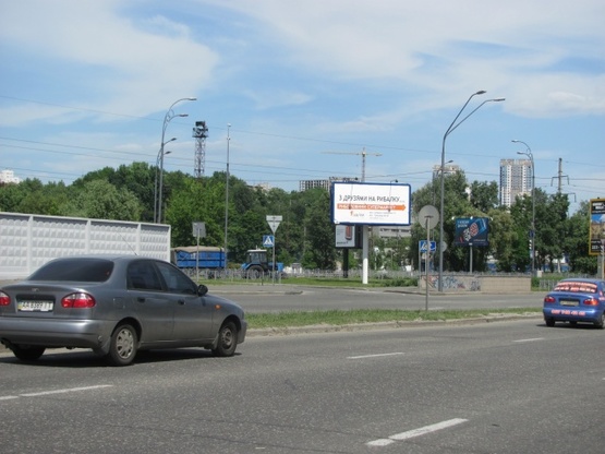 Фото рекламной плоскости по адресу Саперно-Слободская ул. (АЗС "ТНК", супер-маркет "Велика кишеня", в направлении Южного моста)
