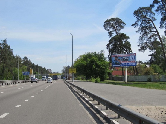 Фото рекламної площини за адресою Брест-Литовское шоссе, ресторан "Ярославiв Двiр", в направлении центра города