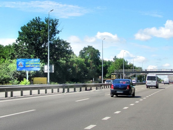 Фото рекламної площини за адресою Брест-Литовское шоссе, ресторан "Ярославiв Двiр", в направлении выезда из города