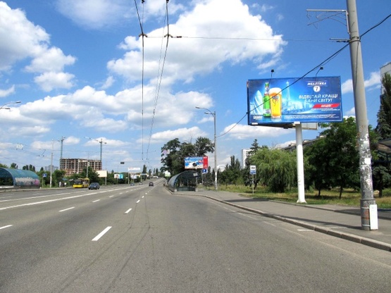 Фото рекламной плоскости по адресу Воссоединения просп. - ул. Серафимовича, 15А (Торговый Дом "Березняки",  в направлении Харьковского шоссе)