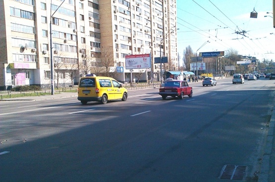 Фото рекламної площини за адресою Довженко ул., 14 (магазин "Энран Акрос, клуб "Ника", в направлении просп. Победы)