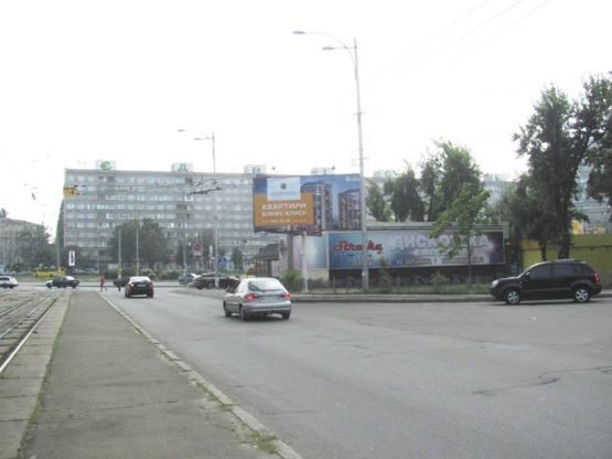 Фото рекламної площини за адресою Дарницкая (Ленинградская) пл. перехр. с ул. Сергиенко напротив д.№ 3