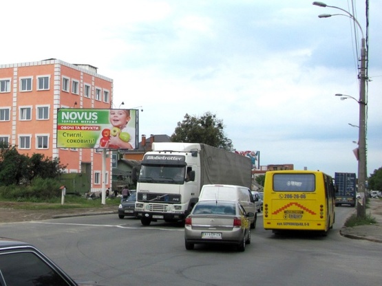 Фото рекламної площини за адресою Стеценко ул. / ул.Газопроводная (шиномонтаж, "АвтосервисОк", в направлении из города)